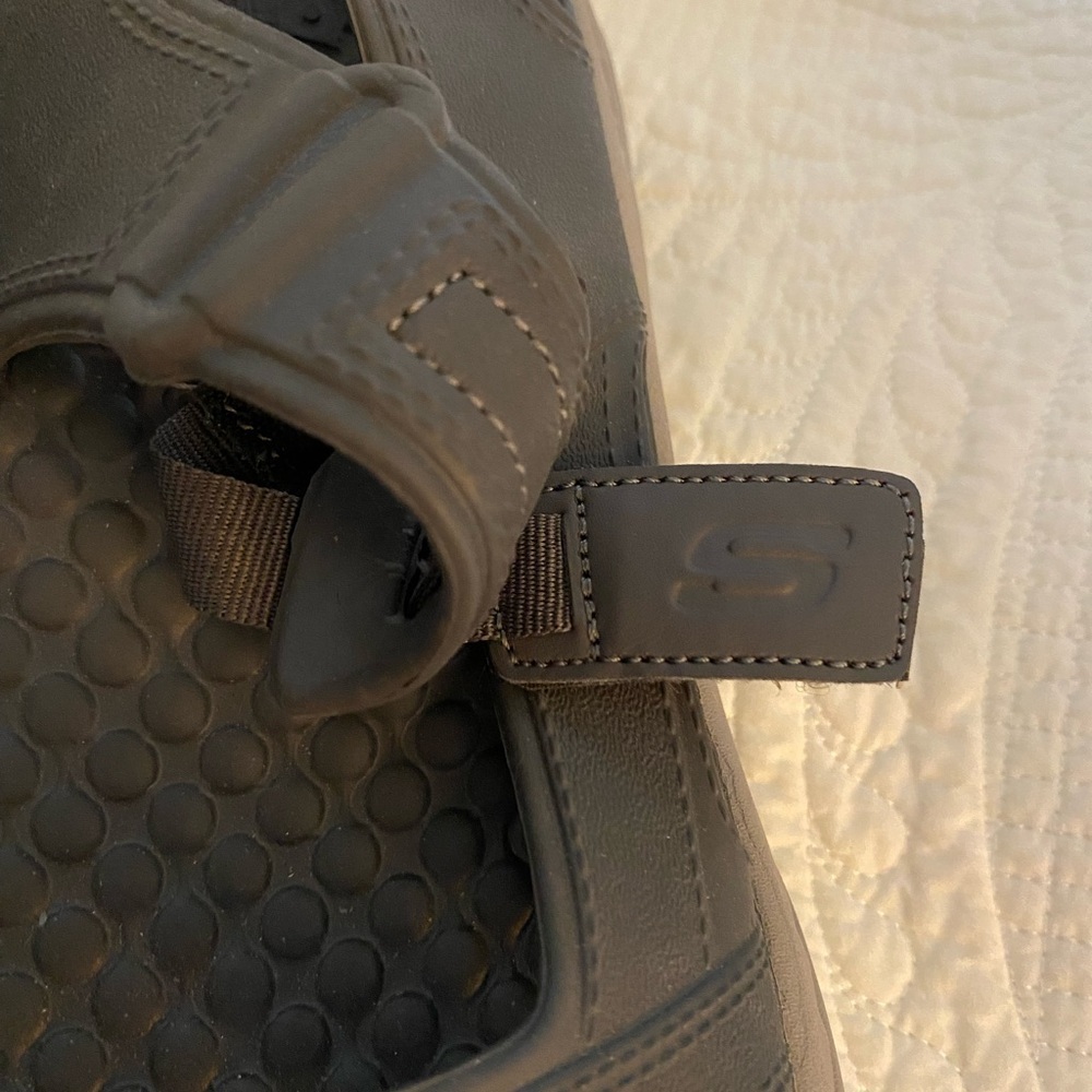 Men's Gray Skechers Sandals Size 13
Lots of Cushion and Comfort. NWOT - Picture 2 of 8